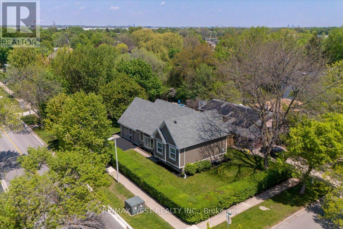 Detached at 2456 BRIDGE ROAD, Oakville