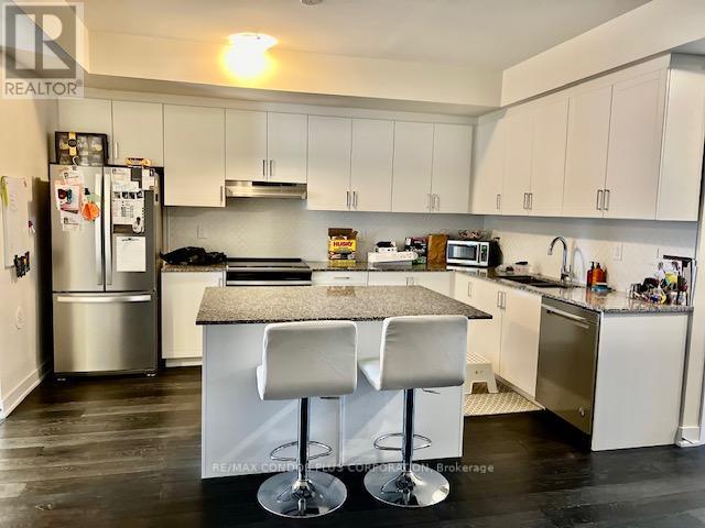 Townhouse at 5 - 39 JOHN PERKINS BULL DRIVE, Toronto (Downsview-Roding-CFB)
