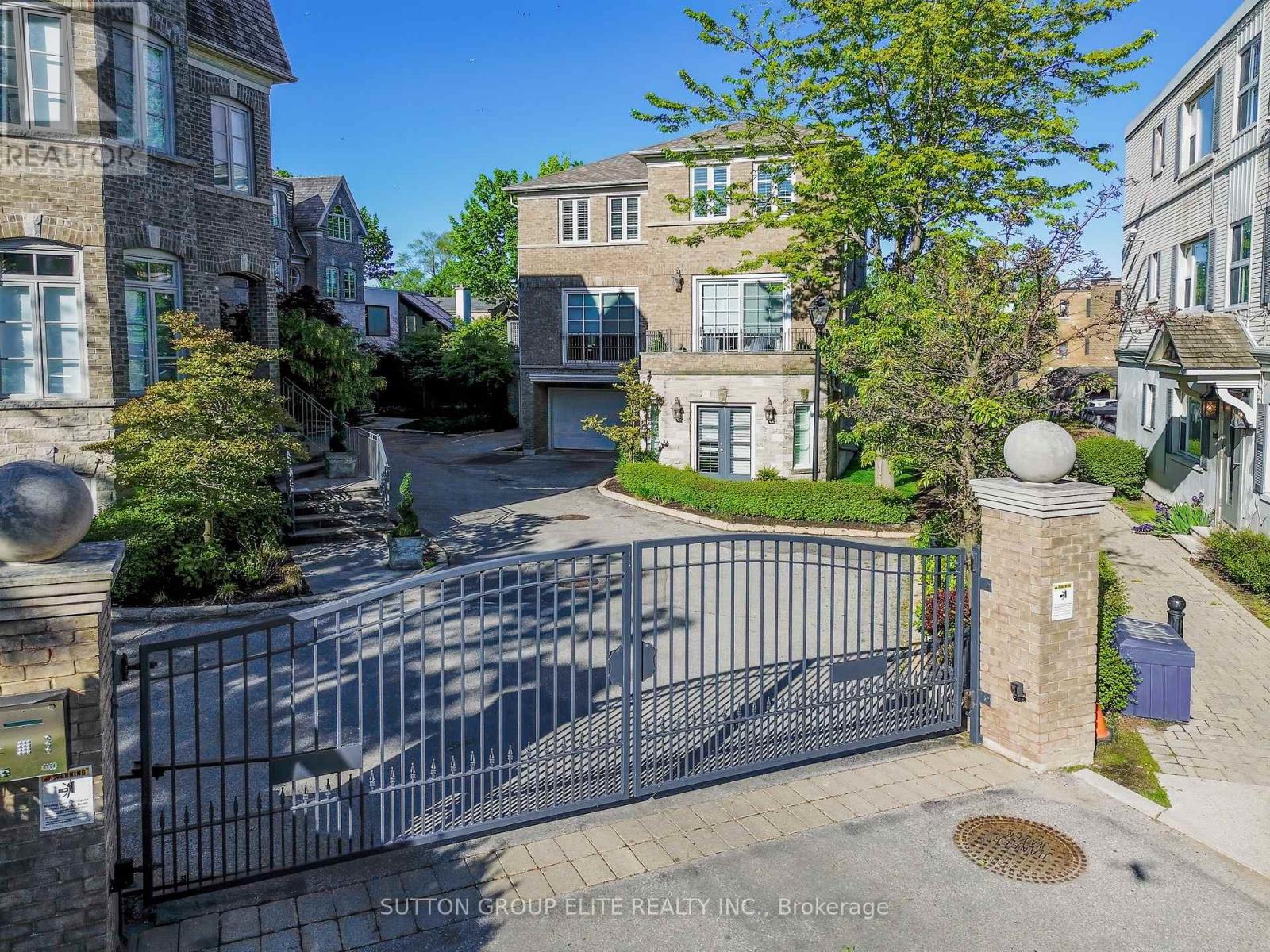 Townhouse at 16 NAUTICAL LANE, Toronto (Mimico)