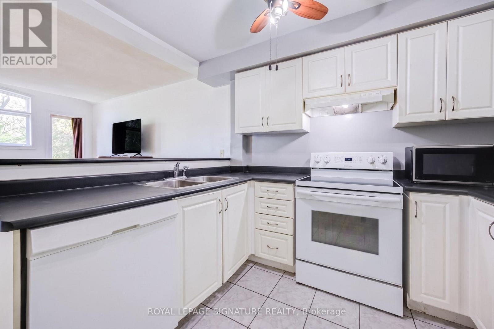 Townhouse at 42 CORVETTE COURT, Brampton