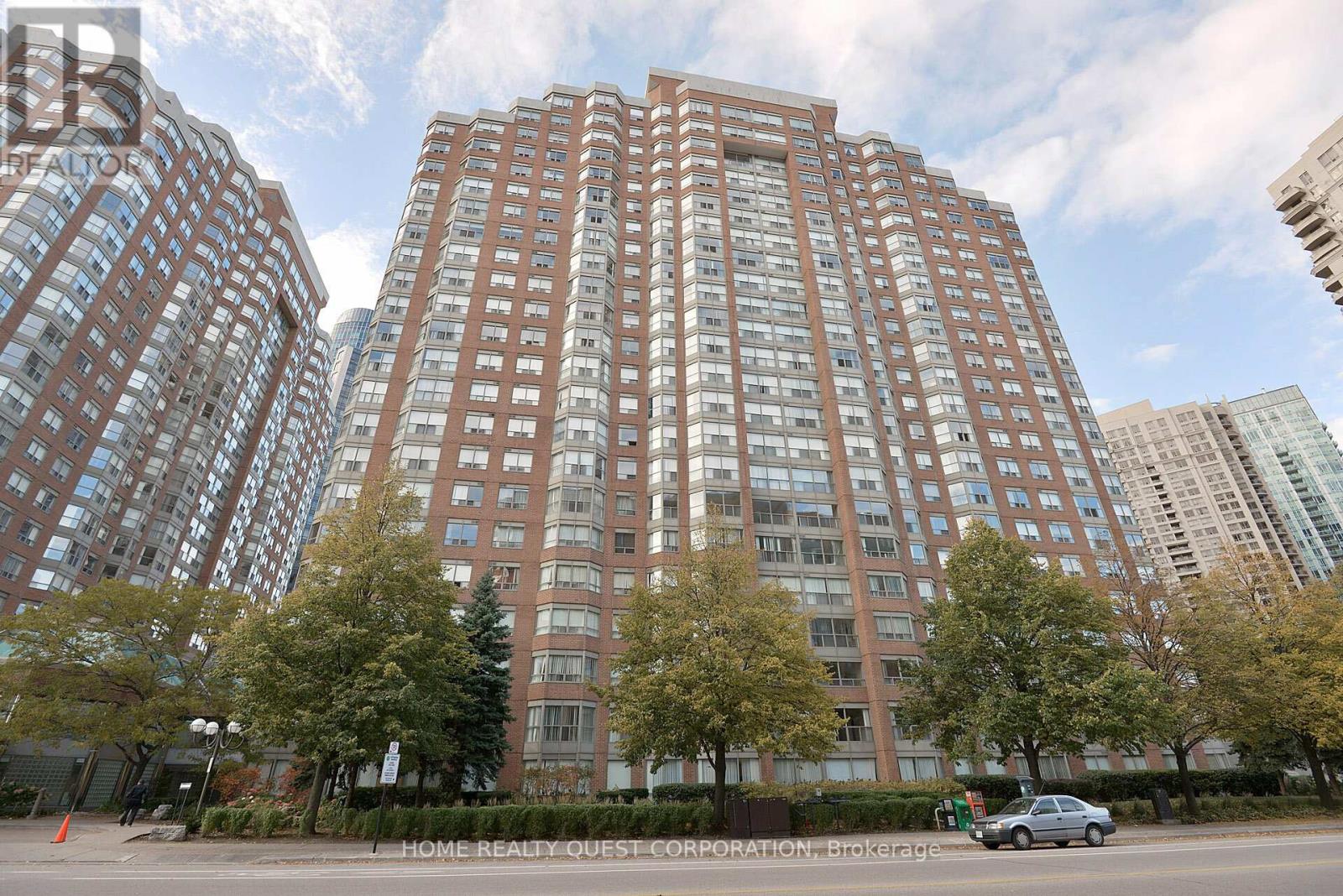 Apartment at 1410 - 325 WEBB DRIVE, Mississauga (City Centre)