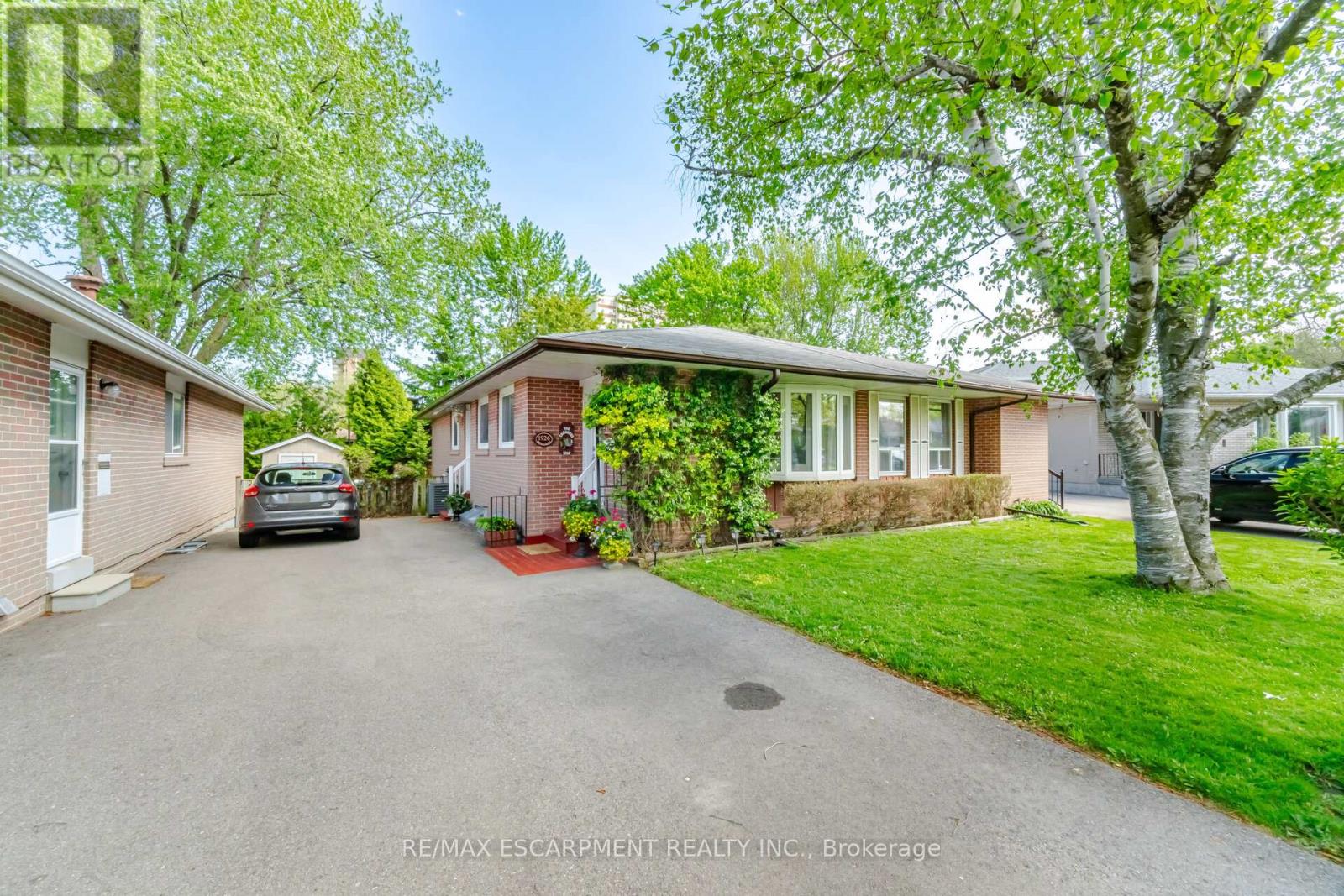 Semi-Detached/Link at 1926 REISS COURT, Mississauga (Clarkson)
