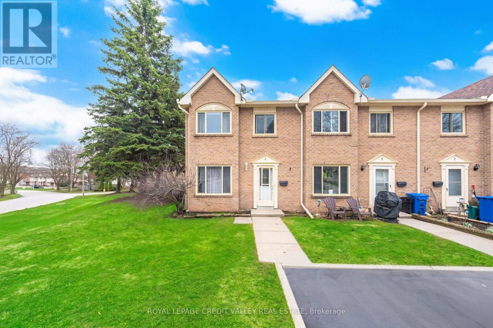 Townhouse at 4 - 2 PARKVIEW DRIVE, Orangeville