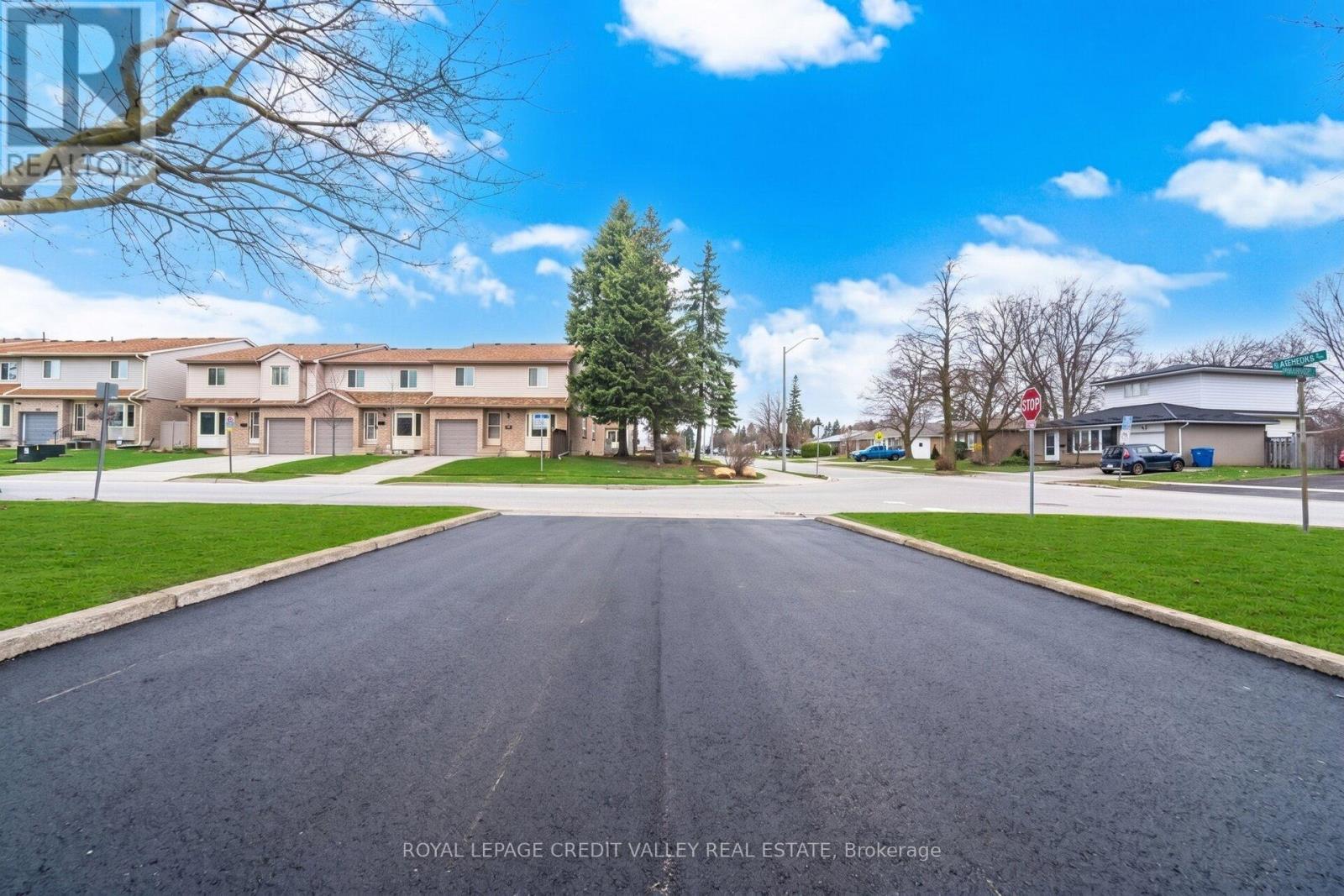 Townhouse at 4 - 2 PARKVIEW DRIVE, Orangeville