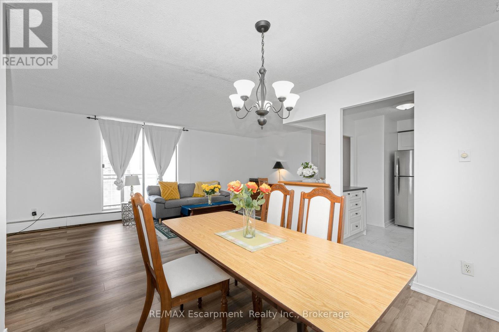 Apartment at 1501 - 975 WARWICK COURT, Burlington