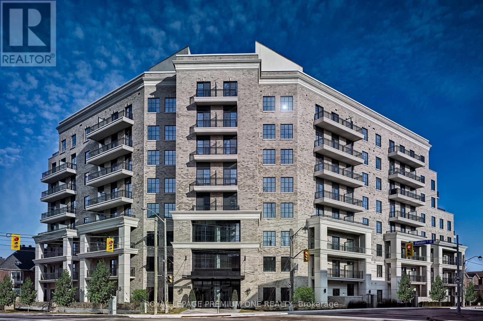 Apartment at 401 - 571 PRINCE EDWARD DRIVE N, Toronto (Kingsway South)