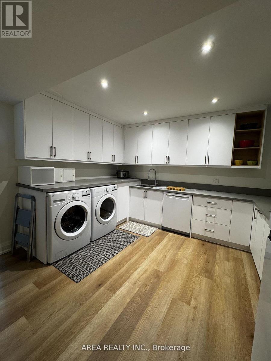 Detached at LOWER - 1413 QUEEN VICTORIA AVENUE, Mississauga