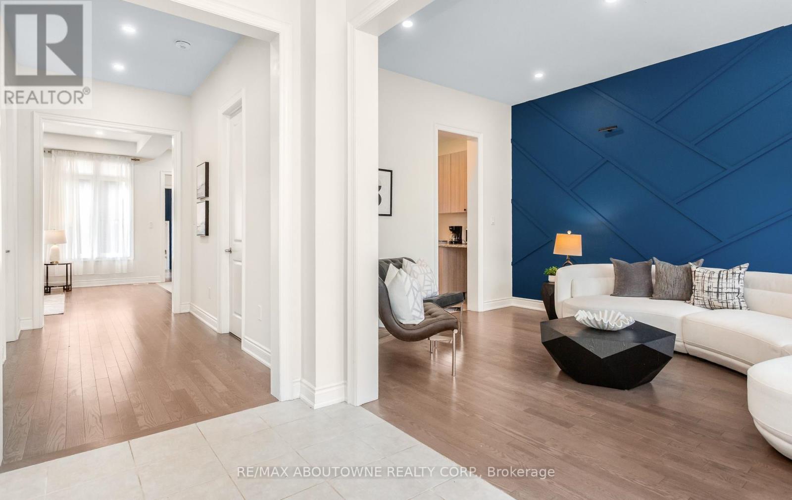 Detached at 3294 MILLICENT AVENUE, Oakville