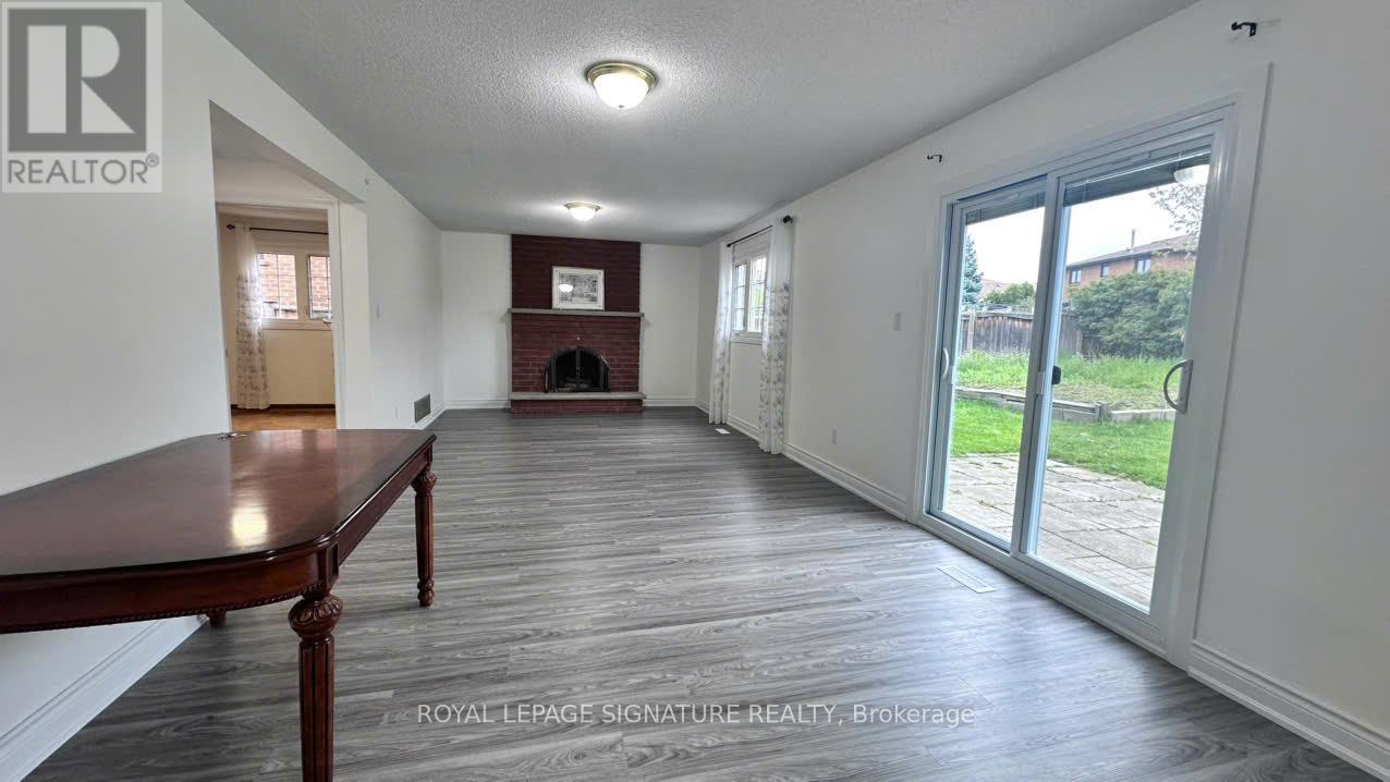 Detached at WALKOUT BASEMENT 3 - 3137 SUNNYHILL DRIVE, Mississauga (Applewood)