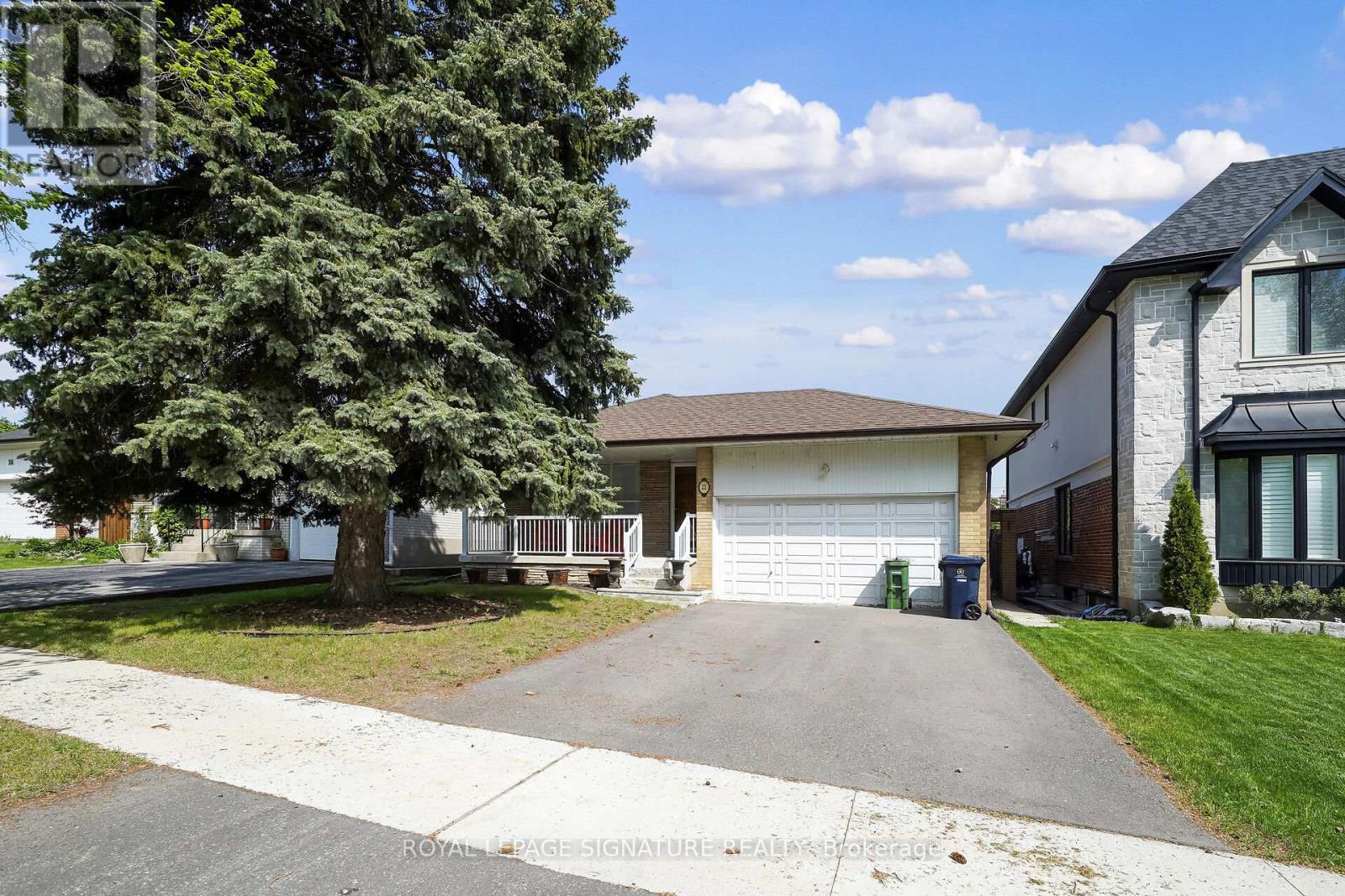 Detached at 22 HAMPTONBROOK DRIVE, Toronto (Willowridge-Martingrove-Richview)