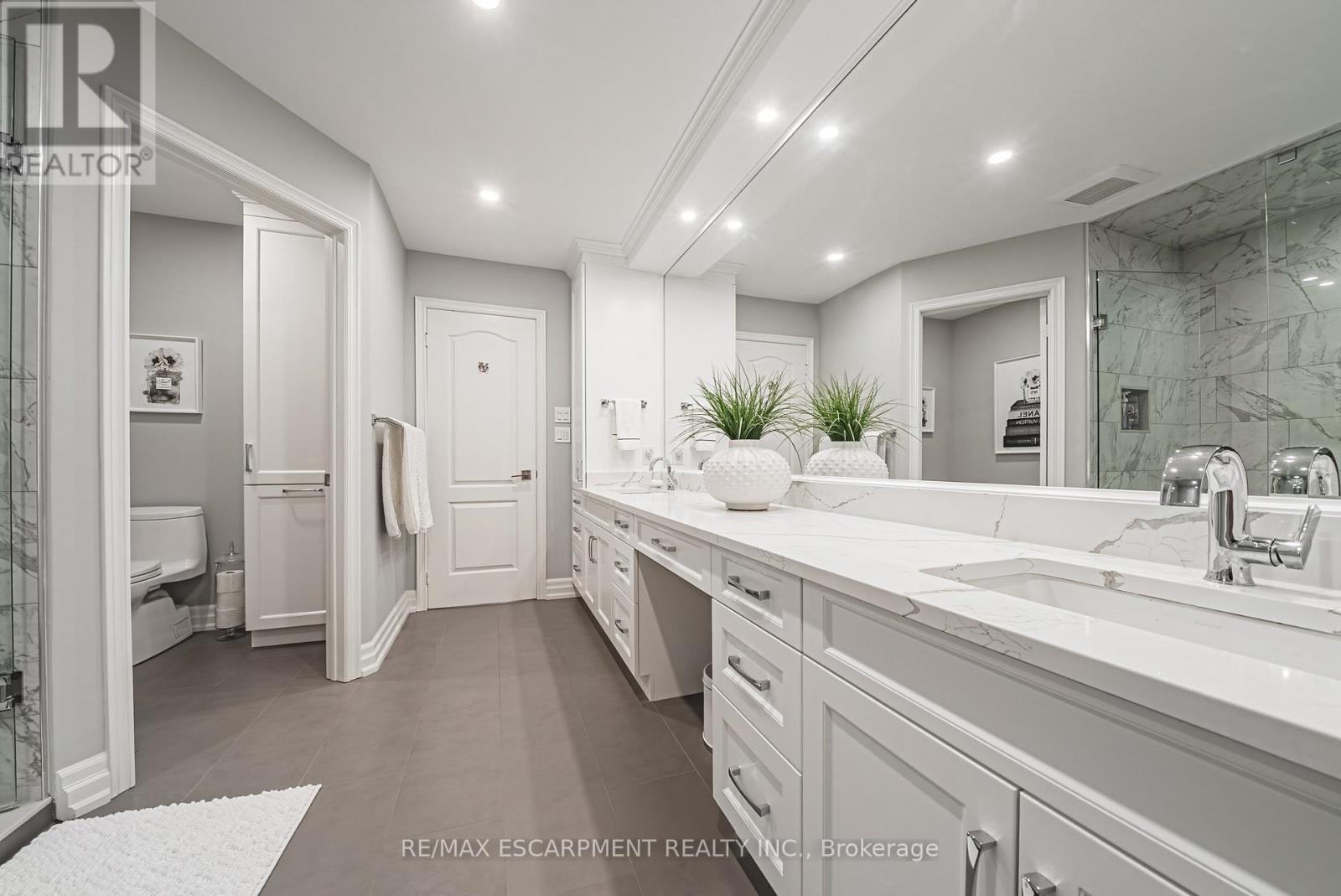 Townhouse at 19 - 4211 MILLCROFT PARK DRIVE, Burlington
