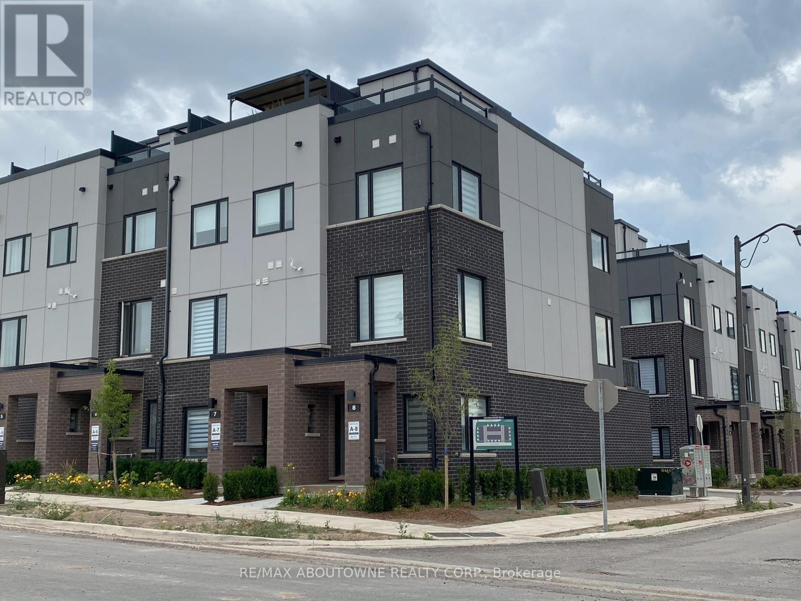 Townhouse at 8 - 348 WHEAT BOOM DRIVE, Oakville (JM Joshua Meadows)