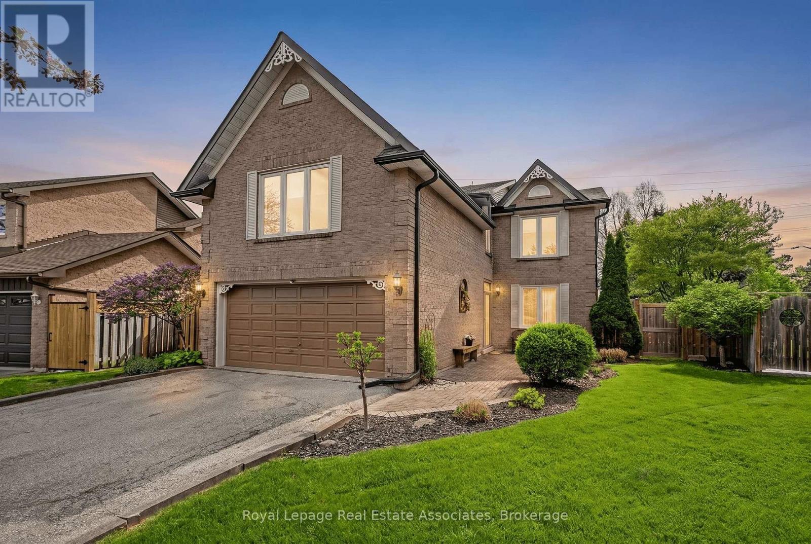 Detached at 16 COTSWOLD COURT, Halton Hills (Georgetown)