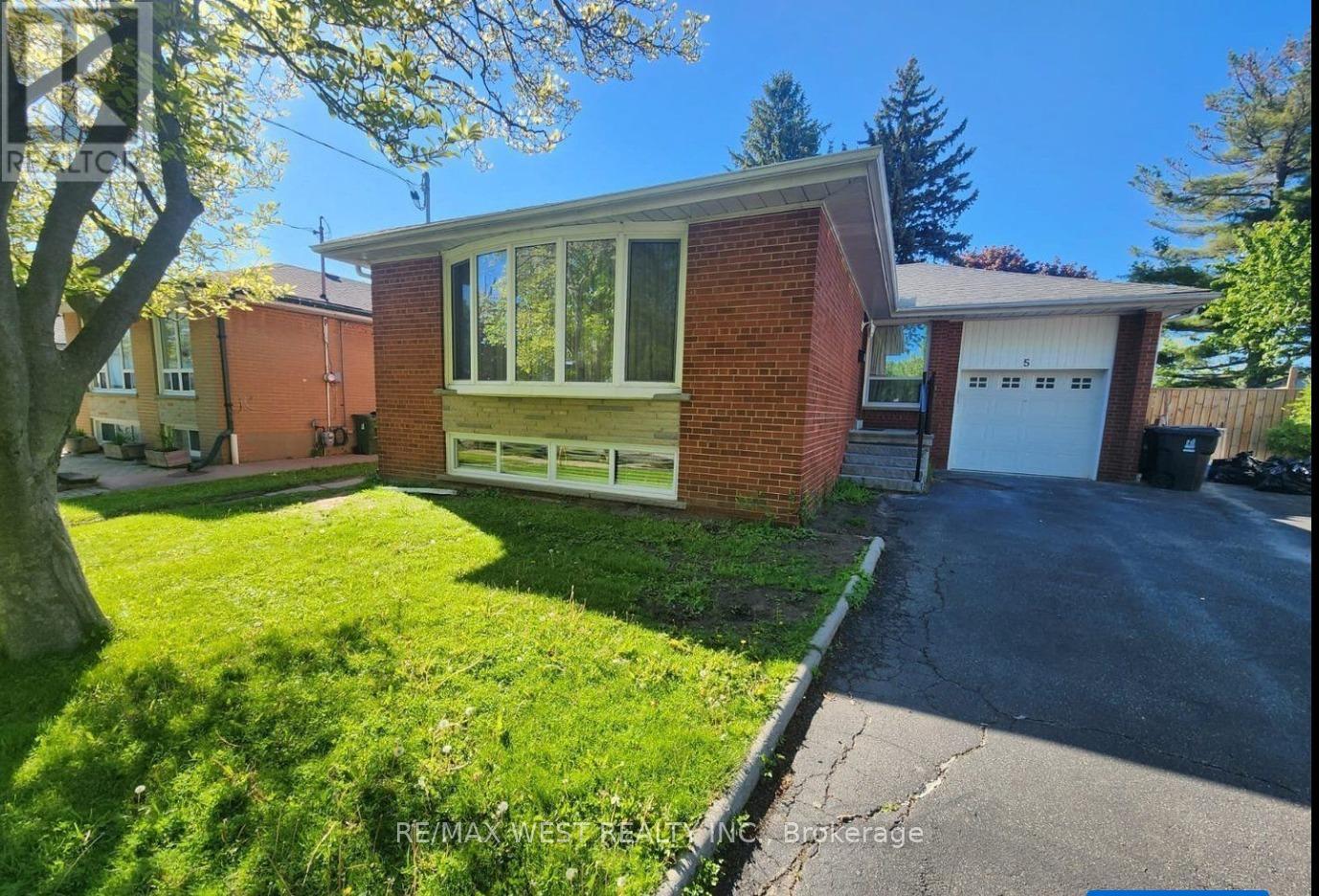 Detached at BASEMENT - 5 LUDGATE DRIVE, Toronto (Rexdale-Kipling)