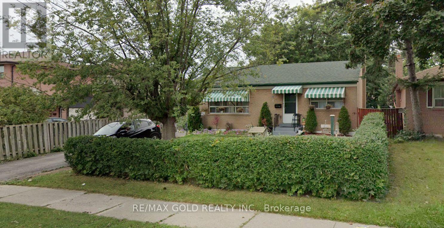 Detached at 7084 MINOTOLA AVENUE, Mississauga (Malton)