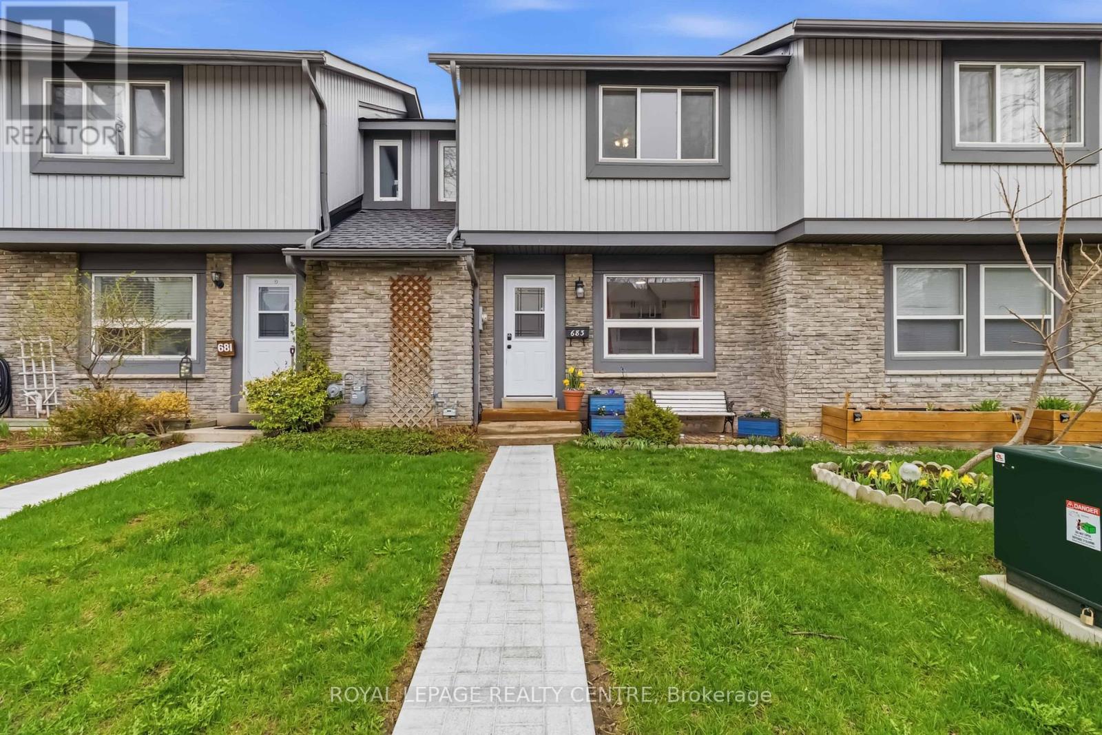 Townhouse at 683 WOODWARD AVENUE, Milton (DP Dorset Park)