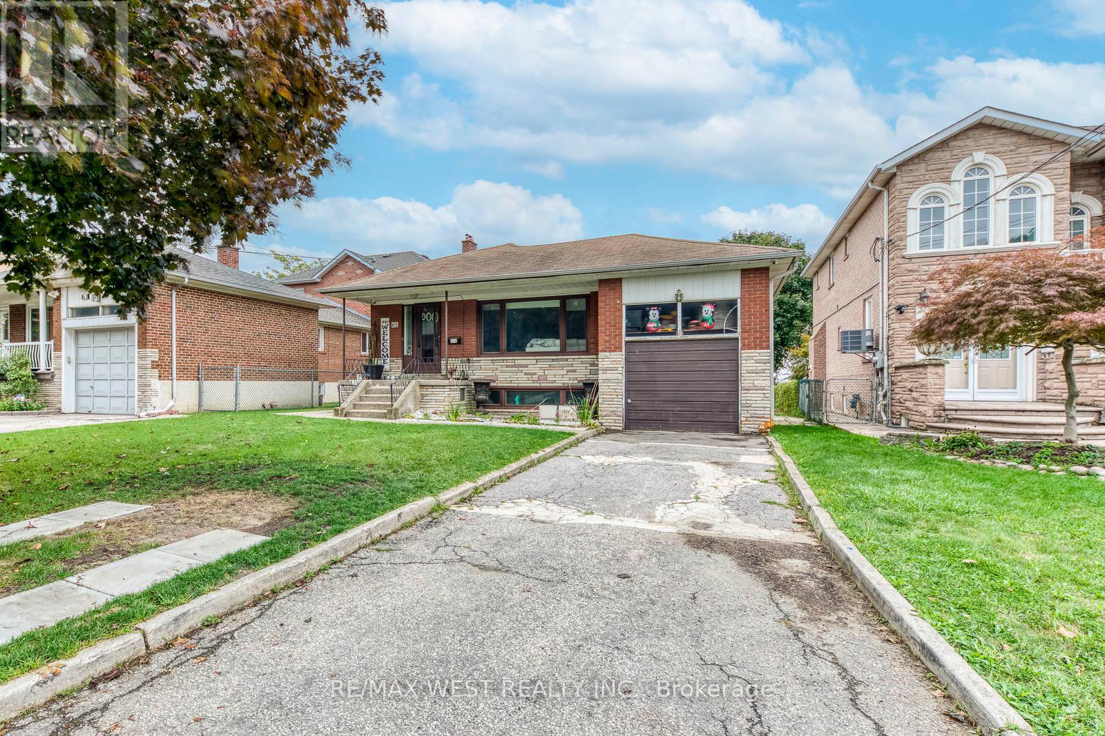 Detached at 65 NORTH PARK DRIVE, Toronto (Maple Leaf)