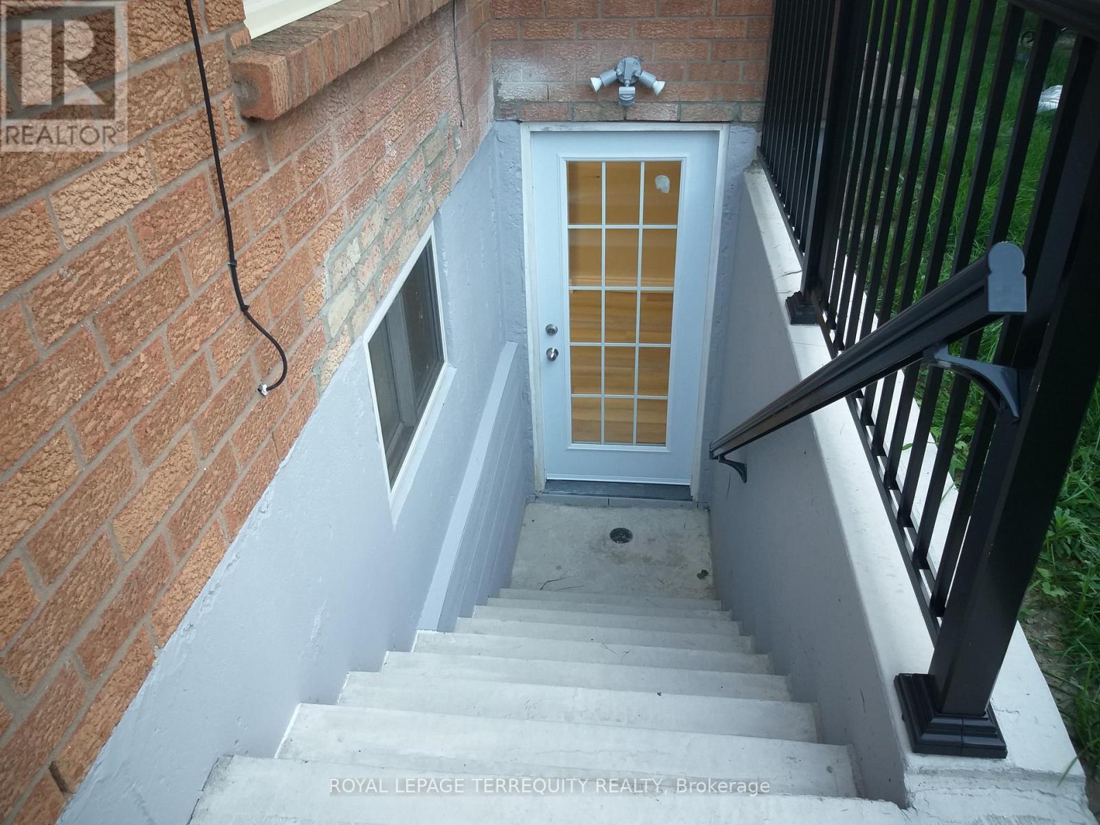 Detached at BASEMENT - 460 CHIEFTAN CIRCLE, Mississauga
