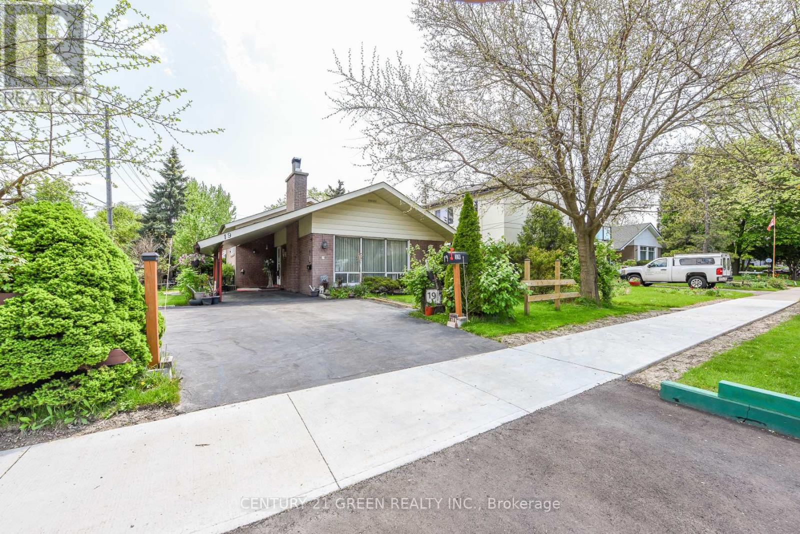 Detached at 19 ERIKSDALE ROAD, Toronto (Markland Wood)