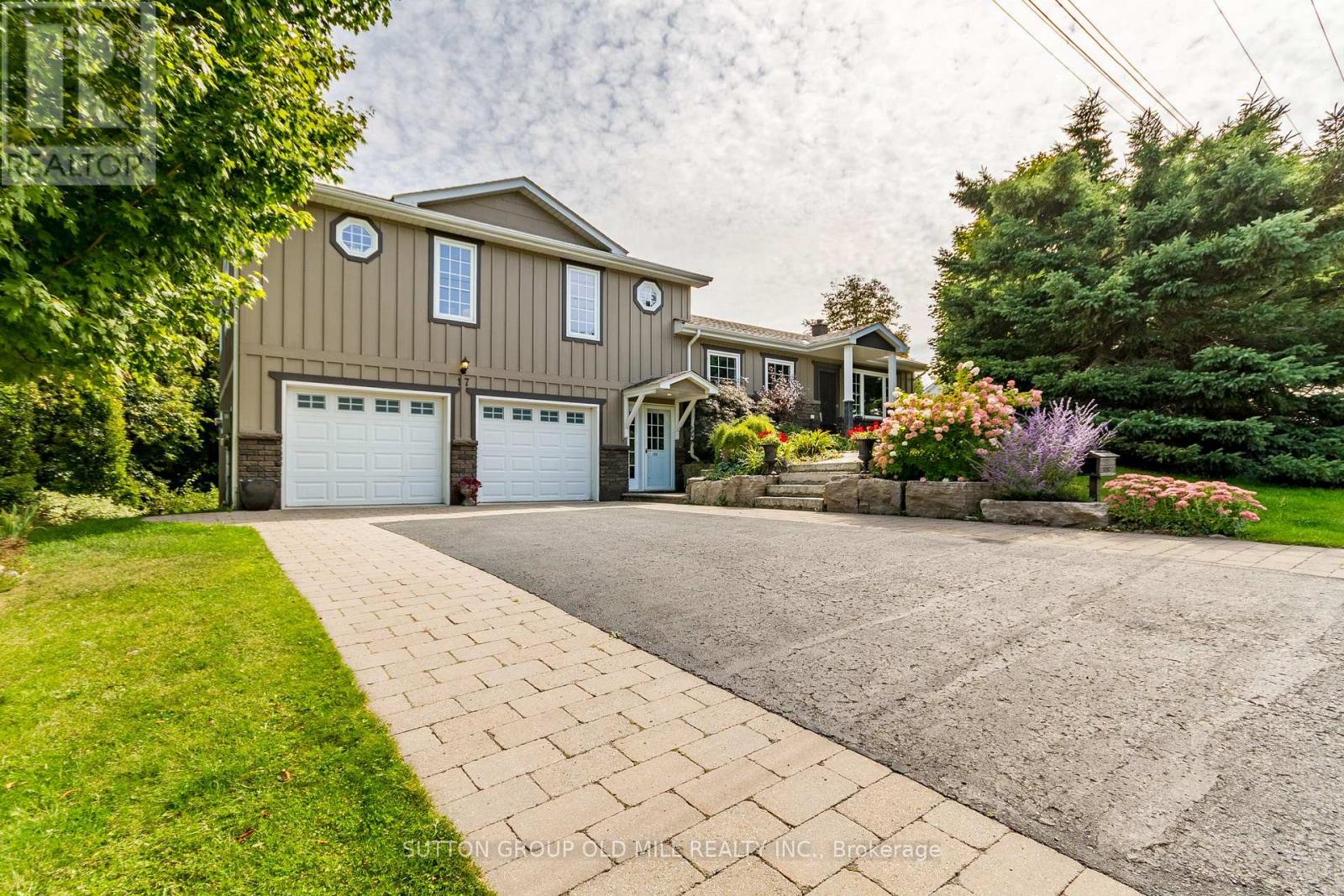 Detached at 17 KING STREET, Caledon (Alton)
