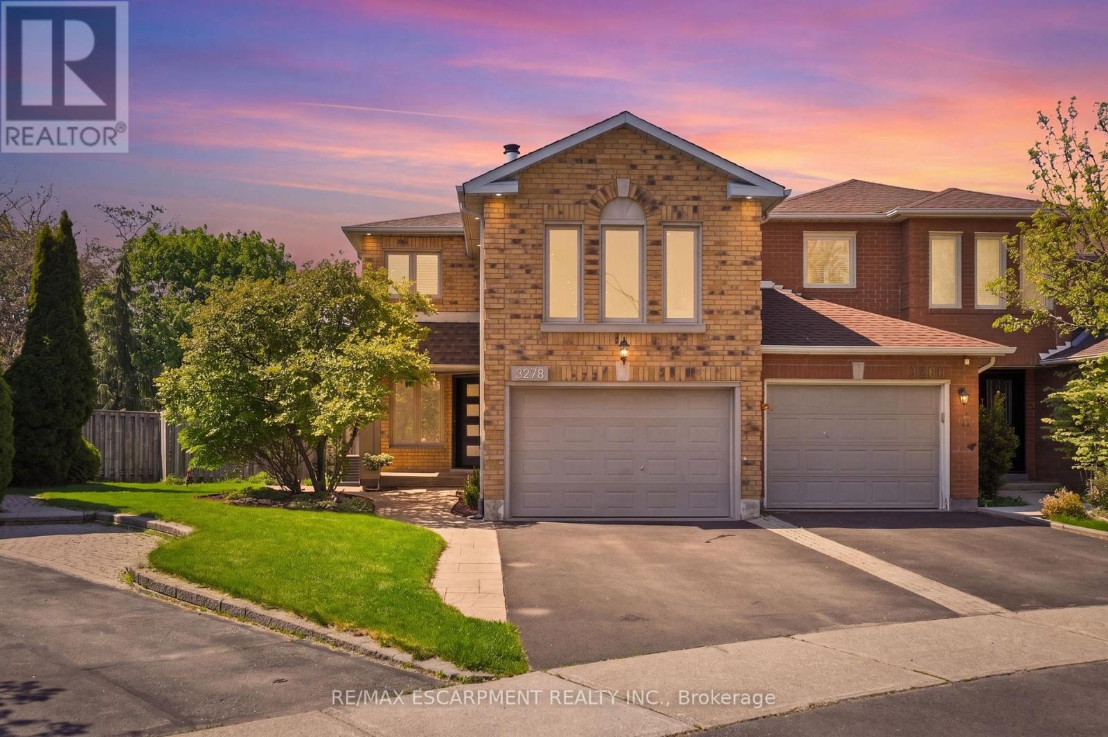 Semi-Detached/Link at 3278 BOBWHITE MEWS, Mississauga (Lisgar)