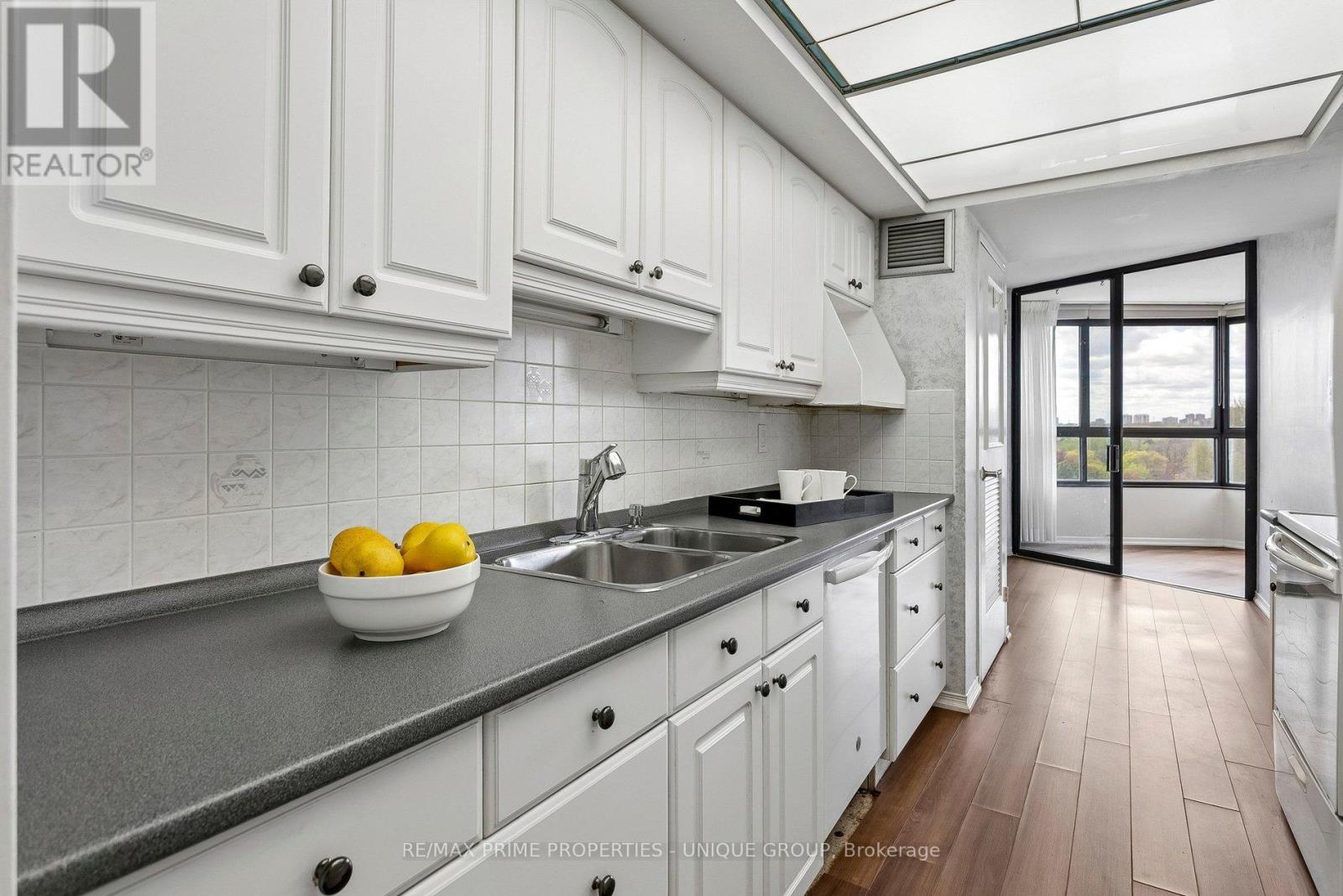 Apartment at 710 - 1300 BLOOR STREET, Mississauga (Applewood)