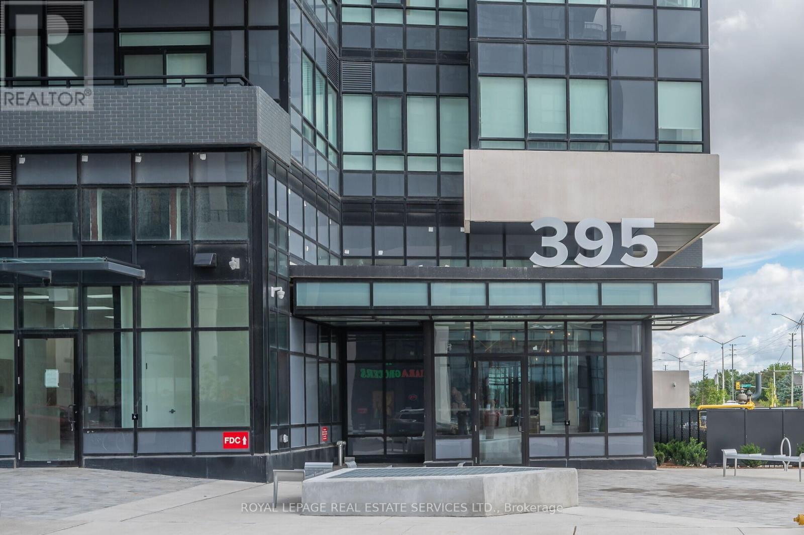 Apartment at LPH21 - 395 DUNDAS ST W, Oakville (GO Glenorchy)