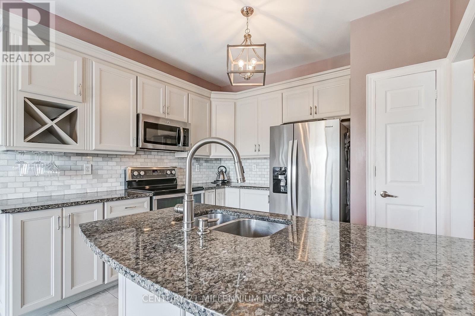 Detached at 6 COLLINGWOOD AVENUE, Brampton