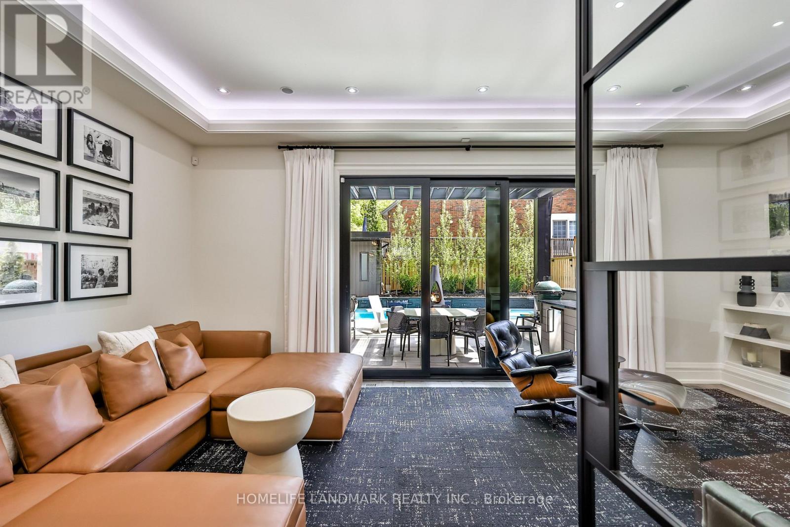 Detached at 211 SOUTH KINGSWAY WAY, Toronto