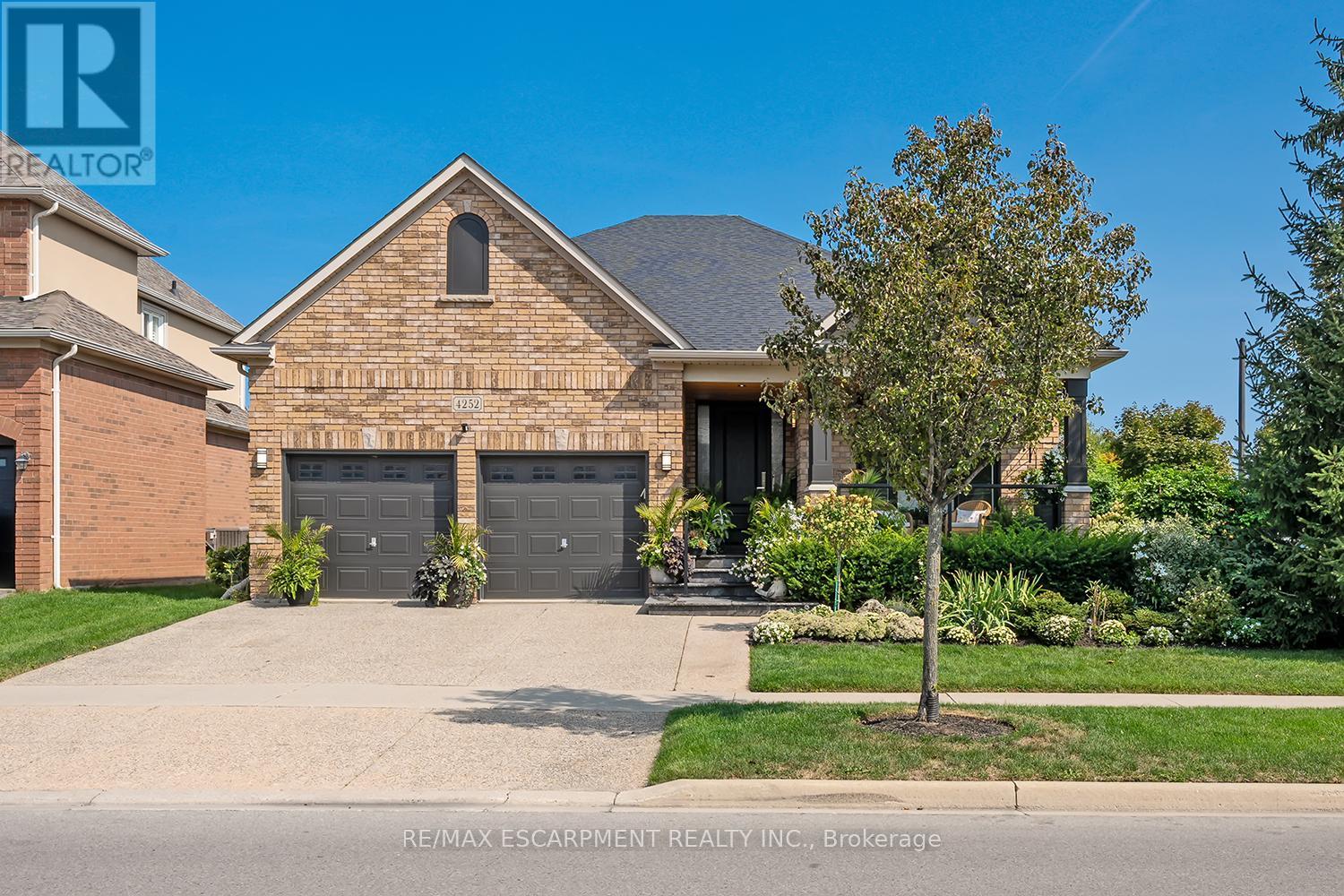 Detached at 4252 SARAZEN DRIVE, Burlington (Rose)