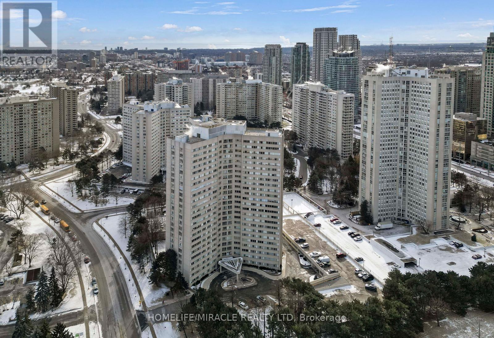 Apartment at 202 - 3700 KANEFF CRESCENT N, Mississauga (Mississauga Valleys)