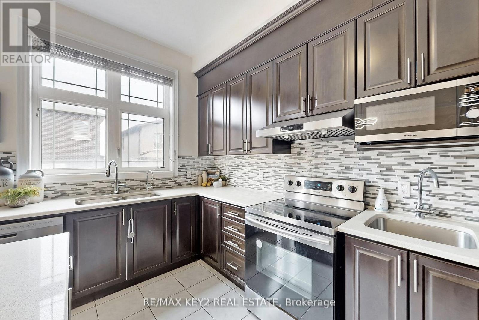 Detached at 10 LYLE WAY, Brampton