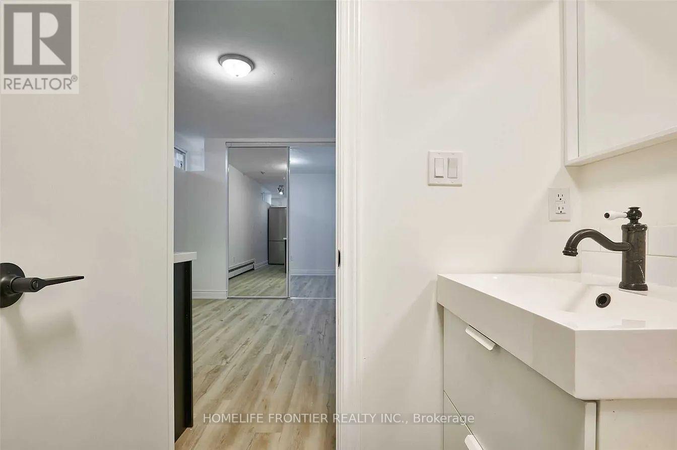 Detached at 101 - 291 SCARLETT ROAD, Toronto