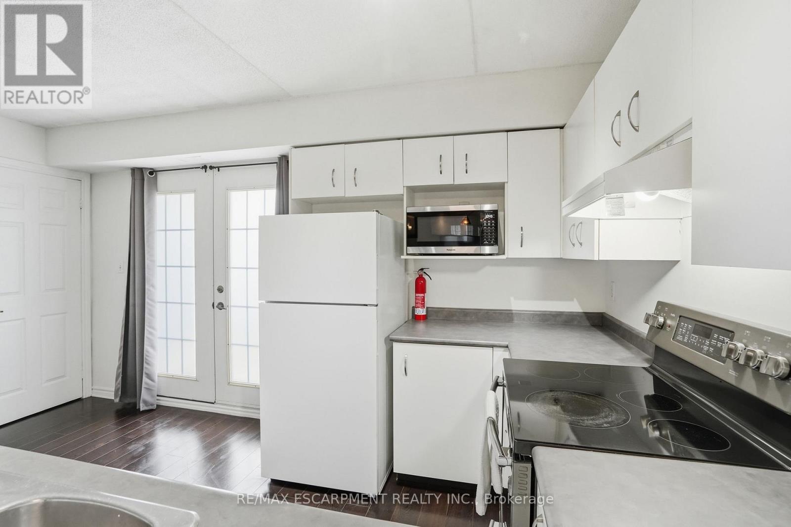 Apartment at 216 - 1451 WALKERS LINE, Burlington