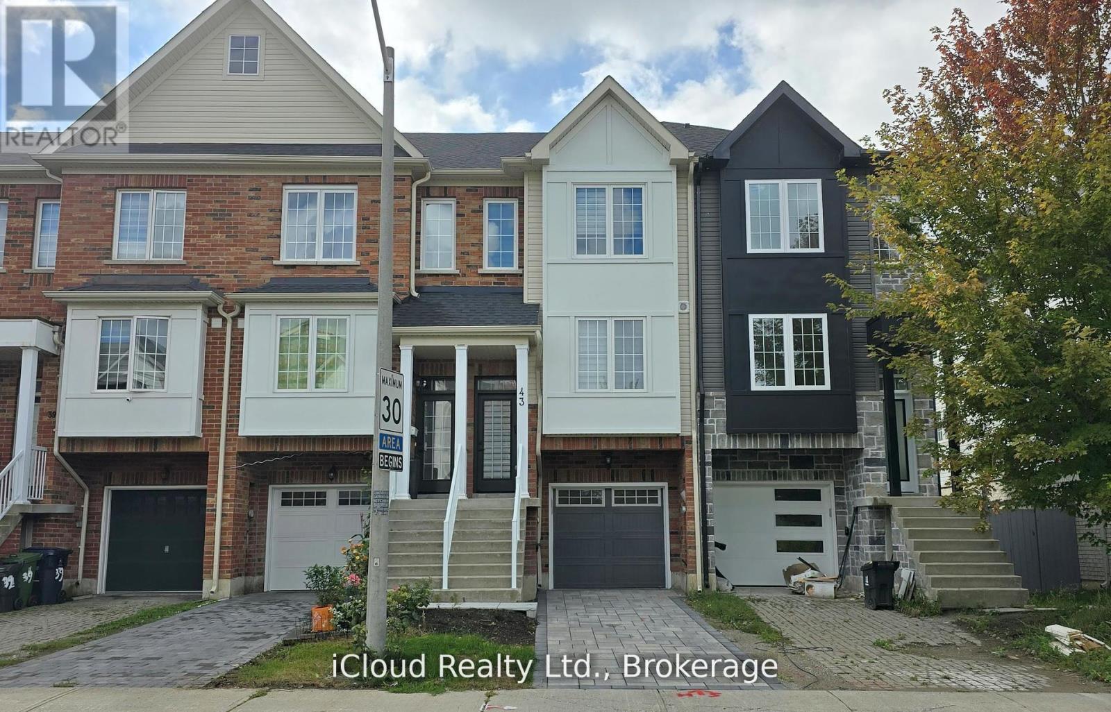 Townhouse at 43 MANTELLO DRIVE, Toronto (York University Heights)