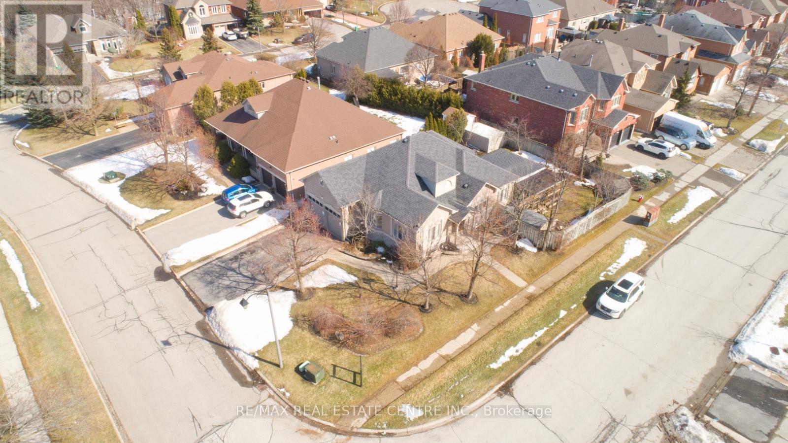 Detached at 1 KIRKWOOD CRESCENT, Caledon