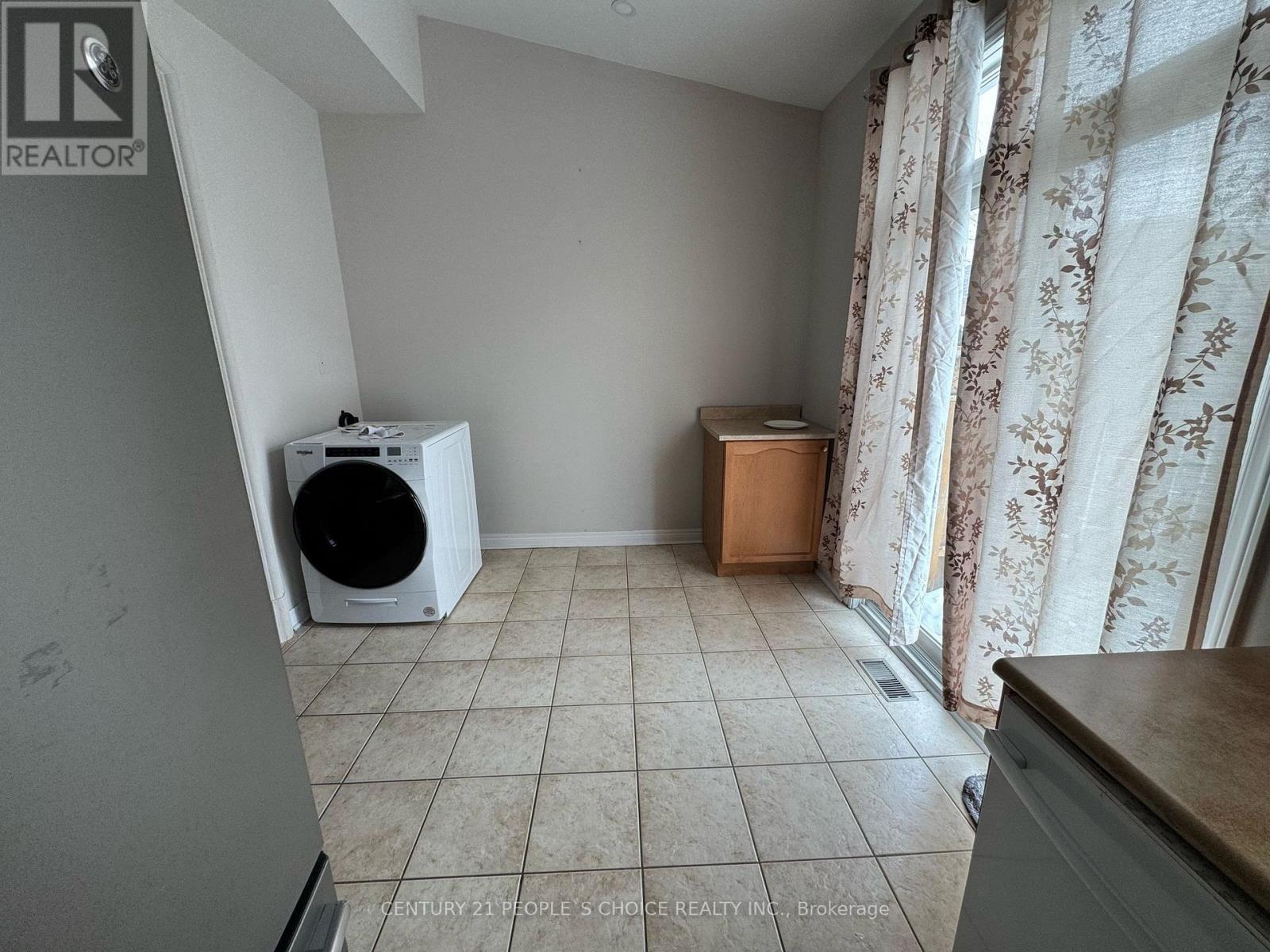 Semi-Detached/Link at 3704 GOLDEN LOCUST DRIVE, Mississauga