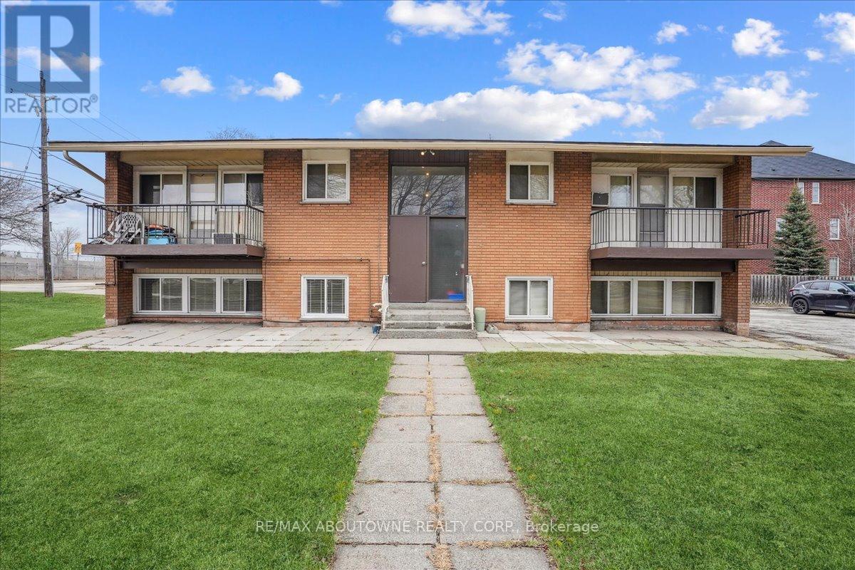 Multiplex at 2 - 2354 QUEENSWAY DRIVE, Burlington (Freeman)