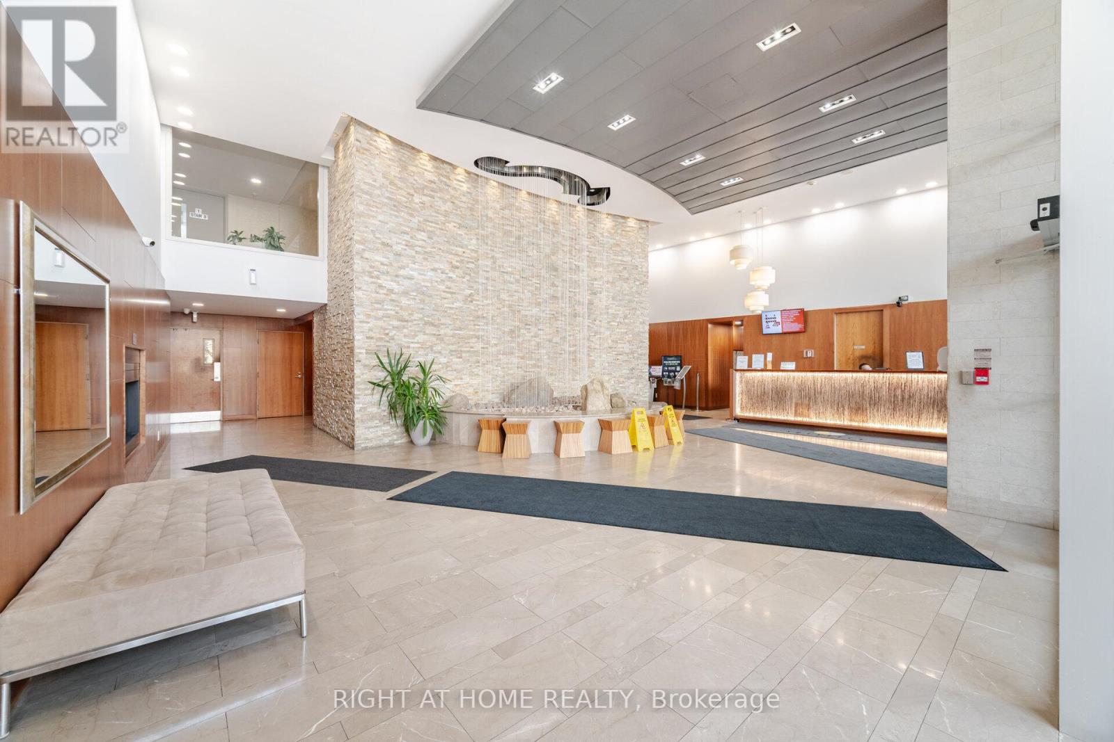 Apartment at 2308 - 225 WEBB DRIVE, Mississauga (City Centre)