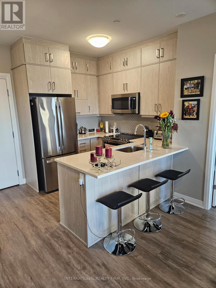 Apartment at 116 - 95 DUNDAS STREET W, Oakville (GO Glenorchy)