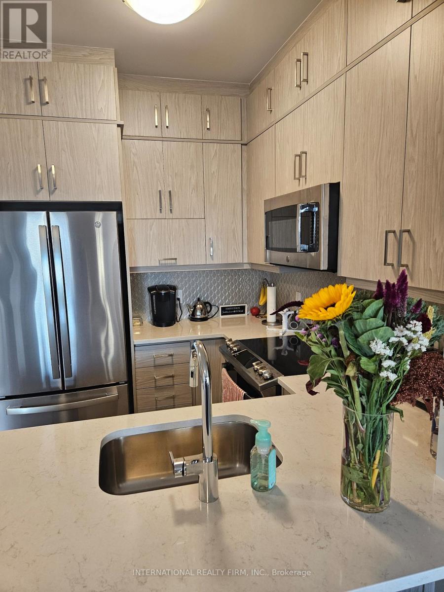 Apartment at 116 - 95 DUNDAS STREET W, Oakville