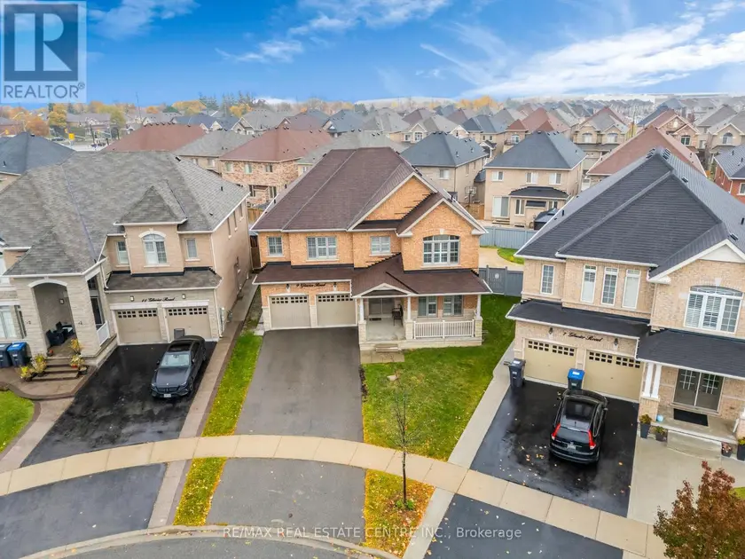 Detached at 9 GLACIER ROAD, Brampton
