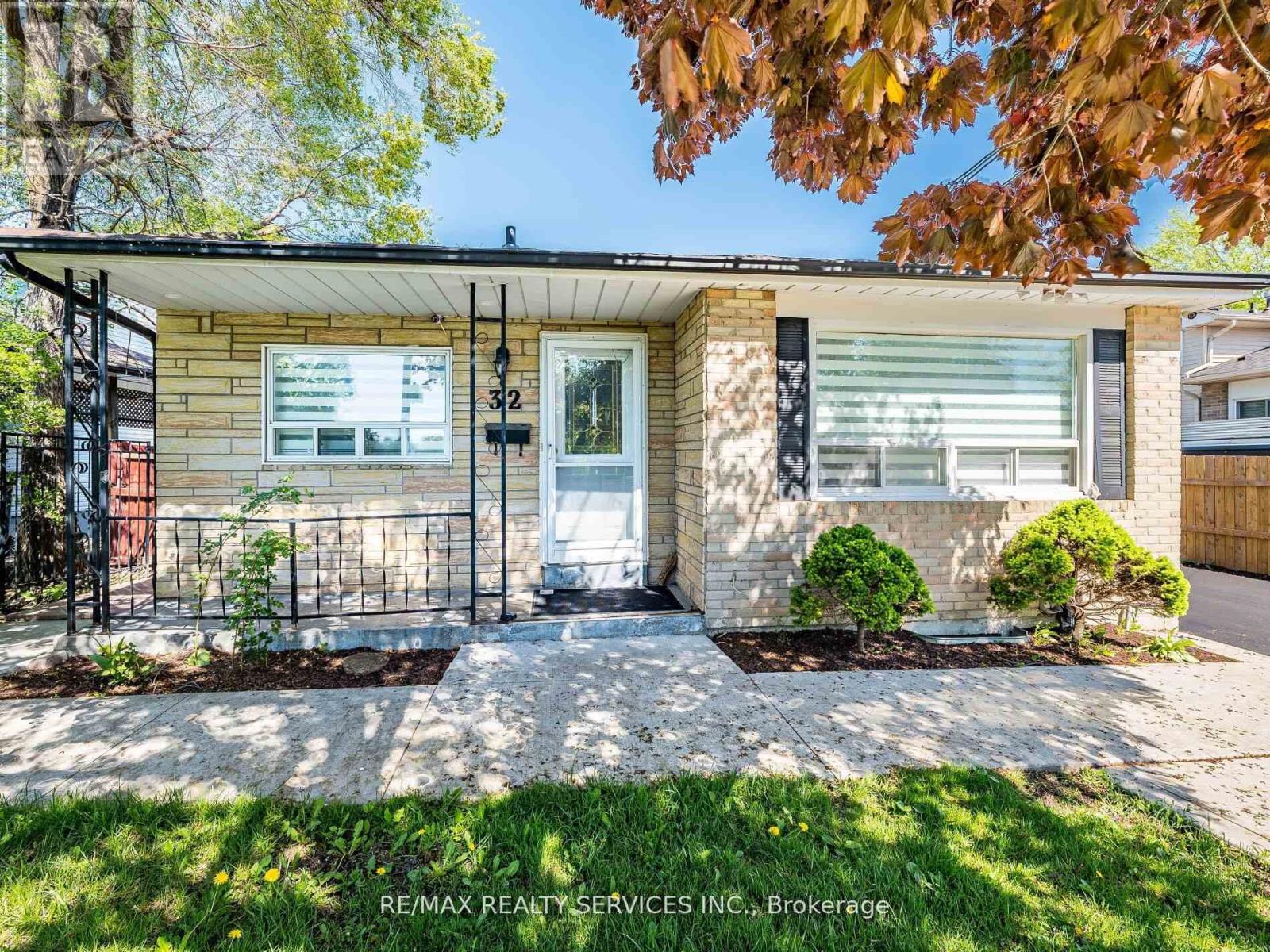 Detached at 32 MADOC DRIVE, Brampton