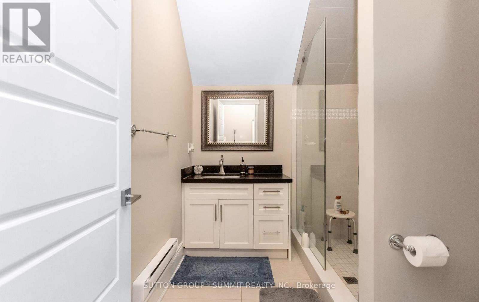 Detached at 121 RINGWOOD ROAD, Oakville
