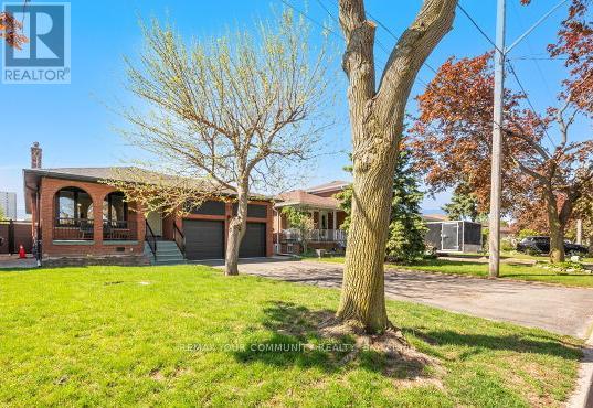 Detached at 19 HAMER BOULEVARD, Toronto