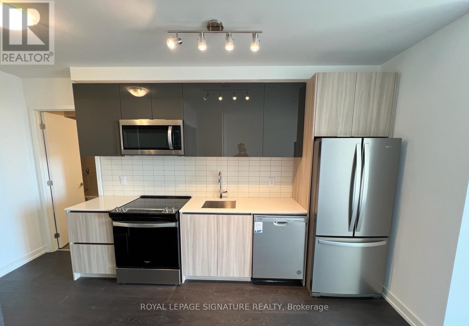 Apartment at 629 - 3100 KEELE STREET, Toronto (Downsview-Roding-CFB)