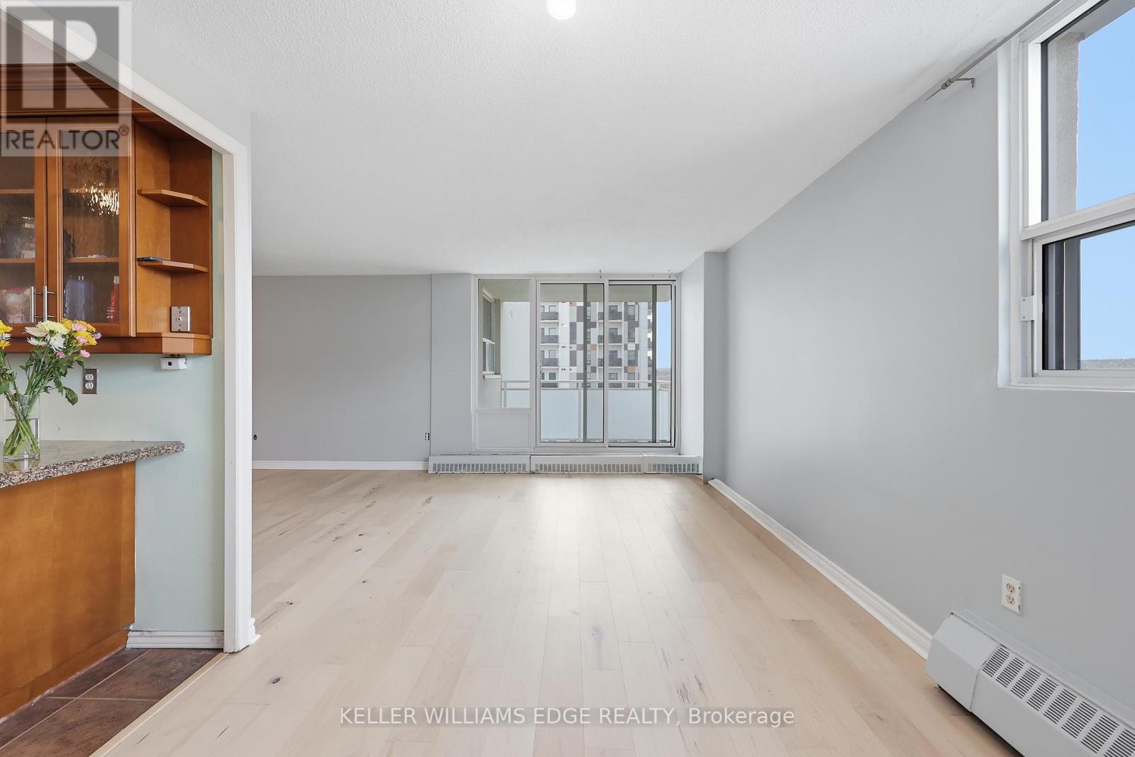 Apartment at 703 - 2345 CONFEDERATION PARKWAY, Mississauga