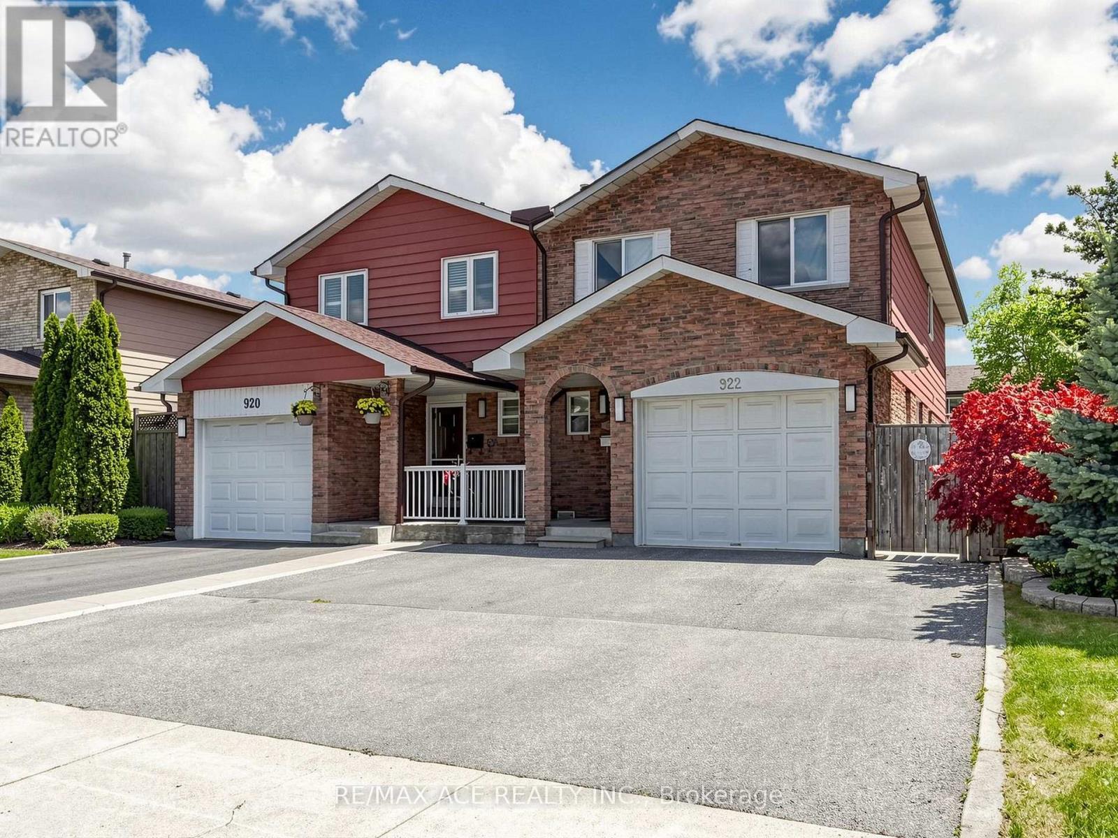 Semi-Detached/Link at 922 STAINTON DRIVE, Mississauga