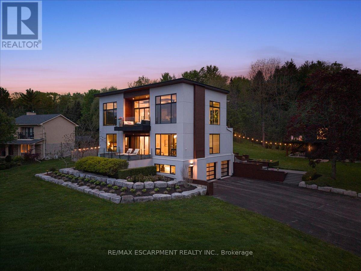 Detached at 1309 BEAUFORT DRIVE, Burlington (Tyandaga)
