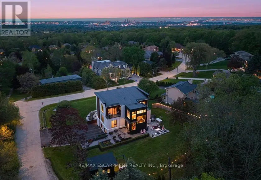 Detached at 1309 BEAUFORT DRIVE, Burlington